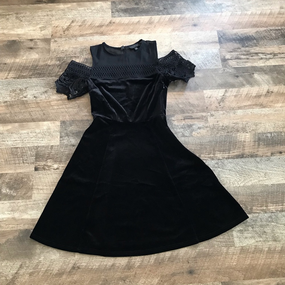 Topshop Black Velvet Skater Dress Lace Shortsleeved Size 2
